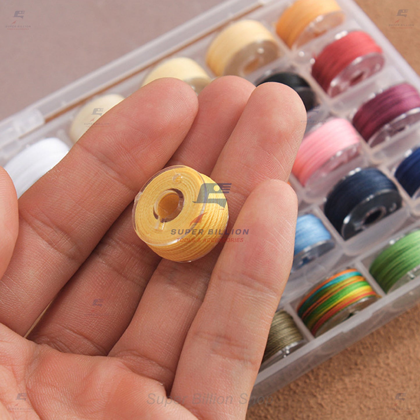 ชุดกล่องด้ายโพลีเอสเตอร์ เคลือบแว็กซ์ ชนิดด้ายกลม กล่องละ 25 สี มี 3 ขนาดให้เลือก 0.45/0.55/0.65 mm.