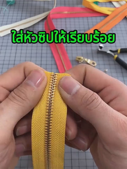 YKK ซิป No.5 แบบตัดขาย ตัดขายยาว 30 cm. ฟันโลหะสีทองเหลือง ฟันซิปแน่น รูดลื่น